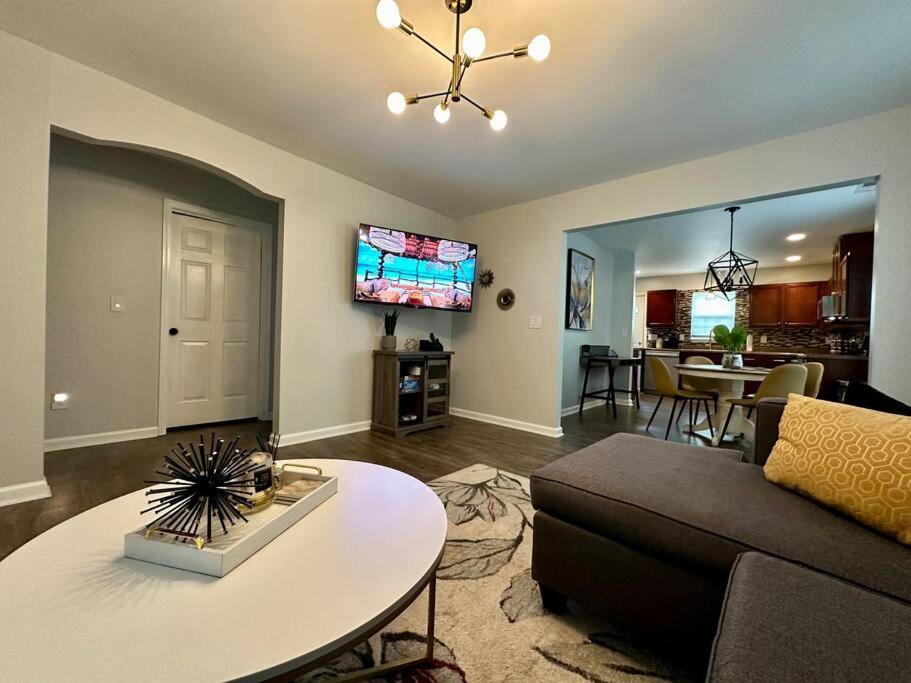 رالي Cozy And Luxury Home المظهر الخارجي الصورة