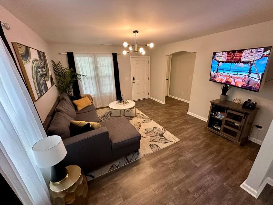 رالي Cozy And Luxury Home المظهر الخارجي الصورة