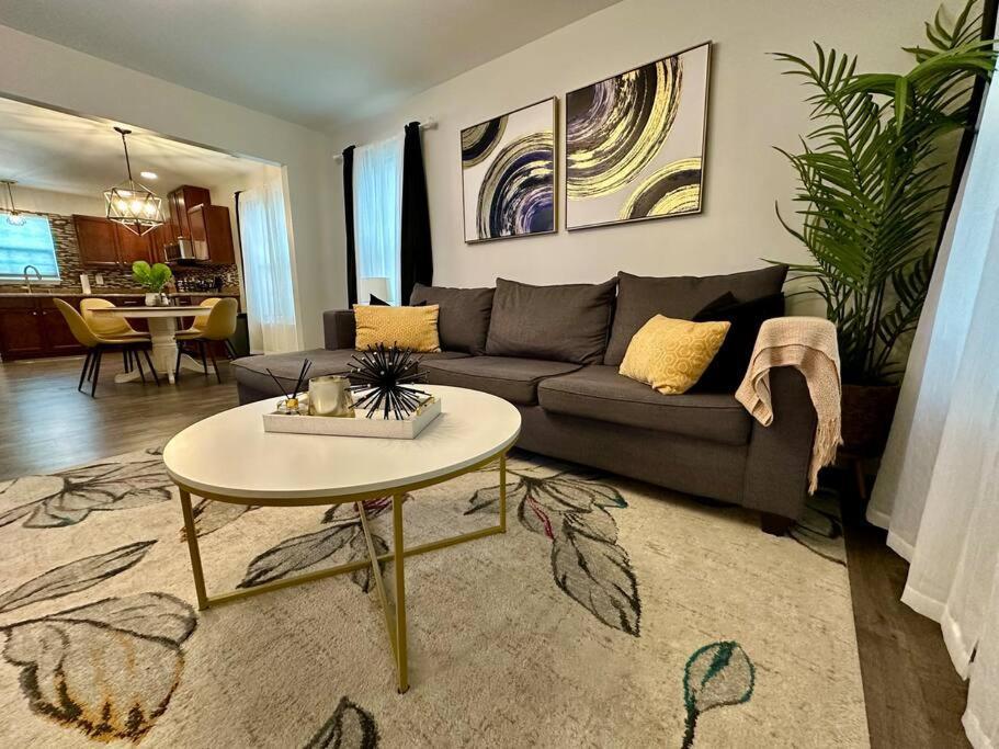 رالي Cozy And Luxury Home المظهر الخارجي الصورة