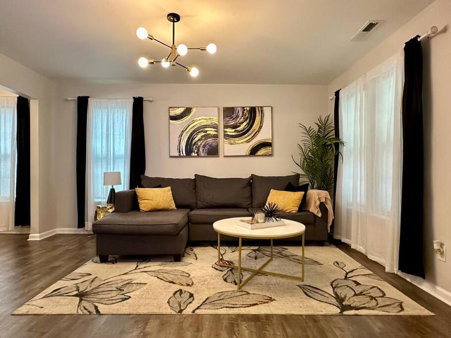 رالي Cozy And Luxury Home المظهر الخارجي الصورة